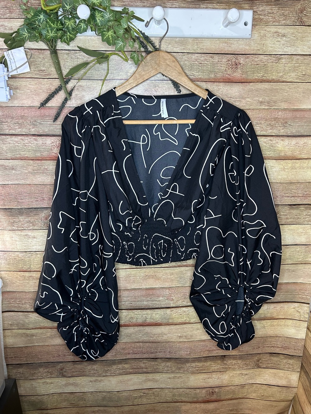 Live 4 Truth Balloon Sleeve Crop Top Smocked Hem Women’s Size Large